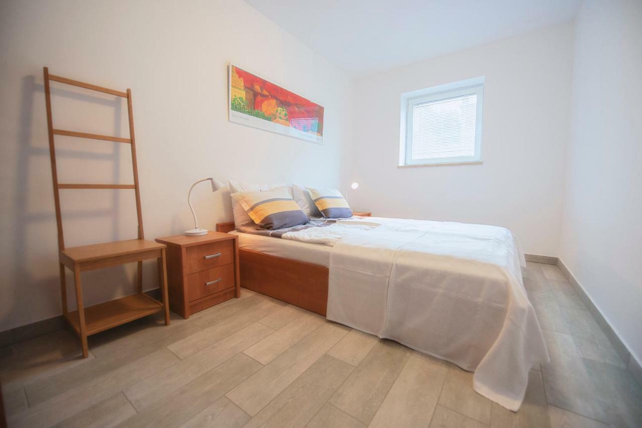 Midavkl Apartamento Pirovac Exterior foto