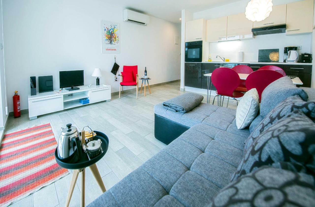 Midavkl Apartamento Pirovac Exterior foto